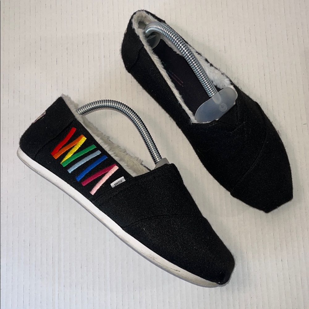 TOMS Black Faux Fur lined Slip-on Shoes Rainbow Embroidered Size 9